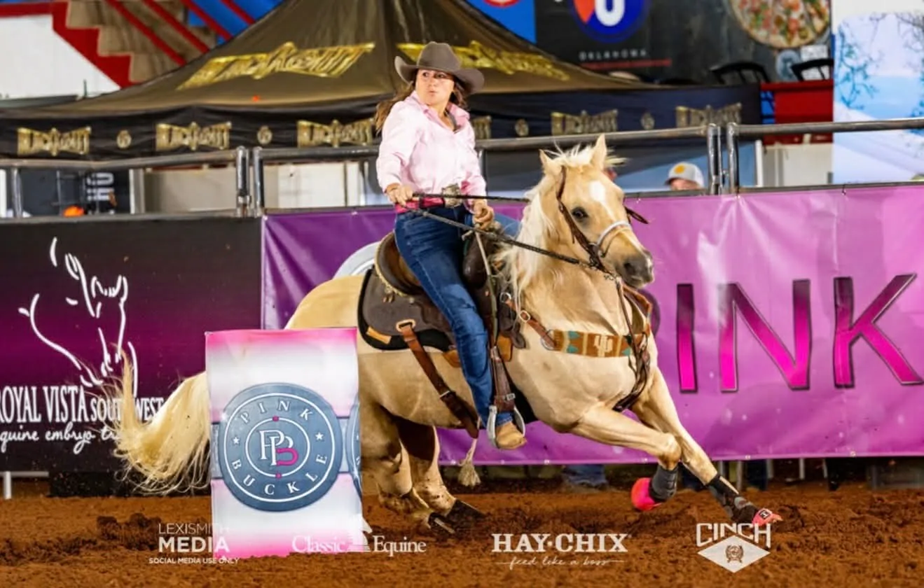Gracie McLeod barrel racing for Team HRD